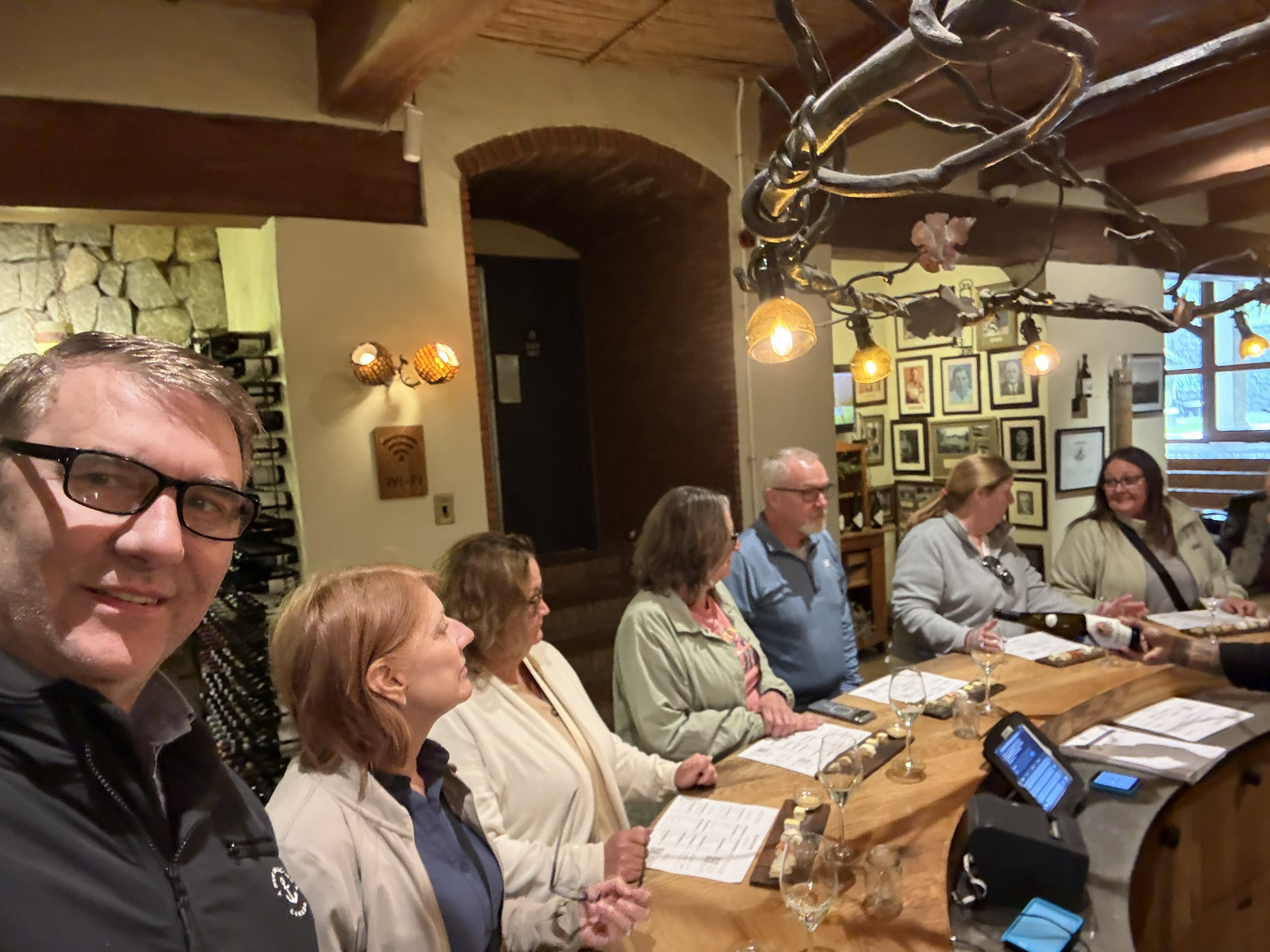 The tasting: me, Bonnie, Tara, Debbie, Bill, Kathy, and Kirsten along the counter, with Natasha just to my right, and Meredith and Dylan past Kirsten.